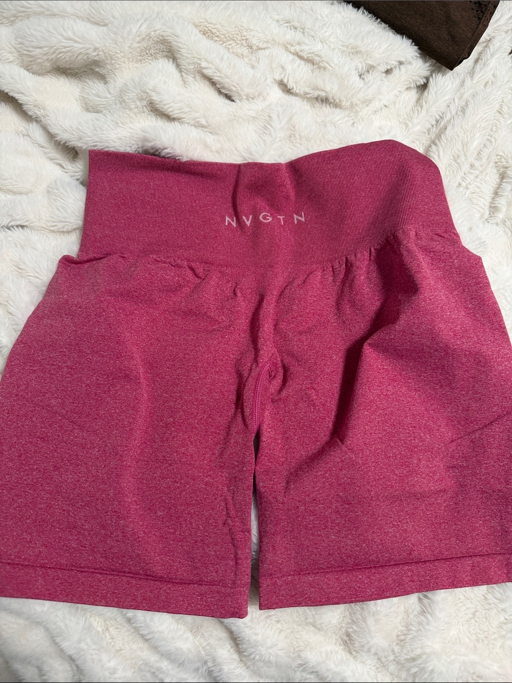 NVGTN High-Rise workout Shorts in Magenta